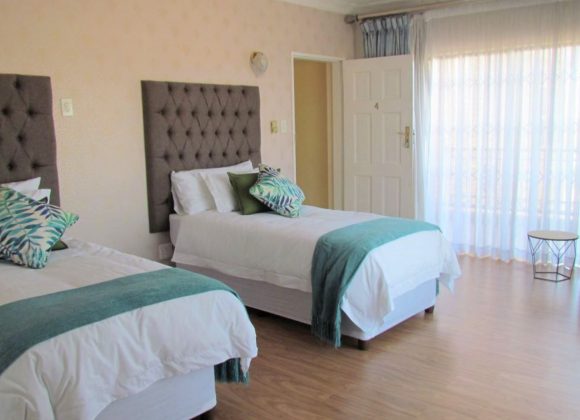 TWIN DELUXE ROOM